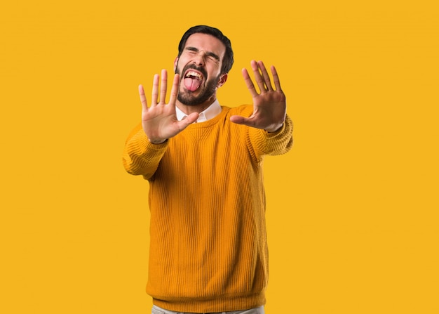 Jeune homme naturel, numéro dix