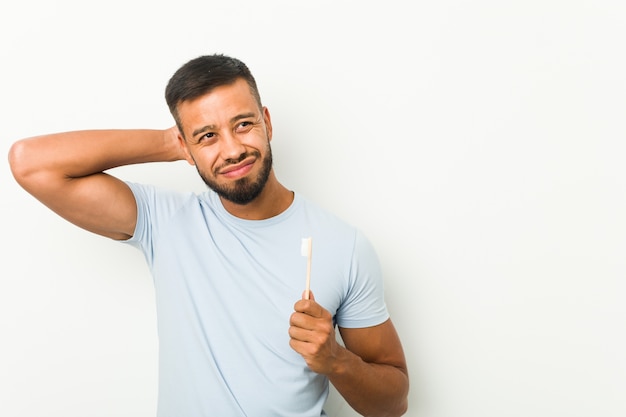 Jeune homme, tenue, a, brosse à dents