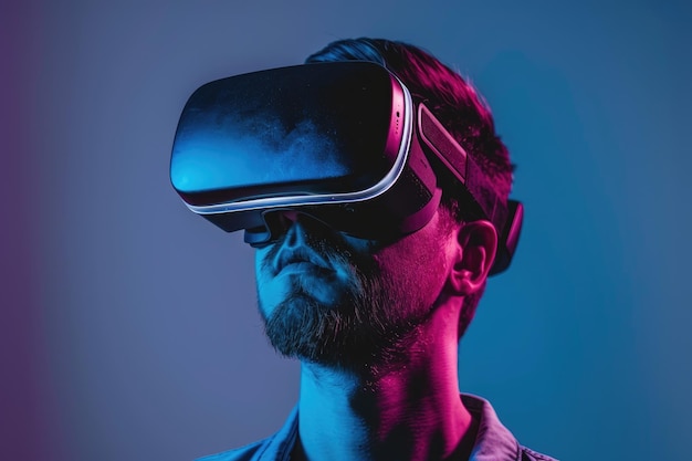 un jeune homme utilisant des lunettes de réalité virtuelle