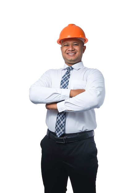 Jeune ingénieur ou architecte debout souriant heureux isolé sur fond blanc avec un tracé de détourage