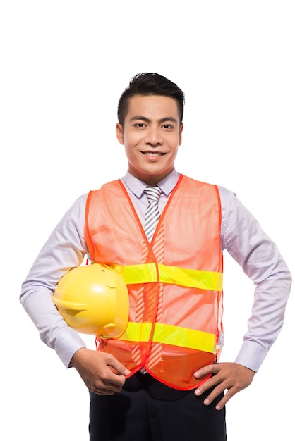 Jeune Ingénieur Avec Casque Jaune Est Isolé Sur Fond Blanc.