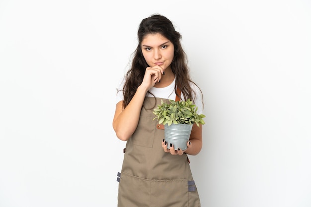 Jeune jardinier sur fond isolé