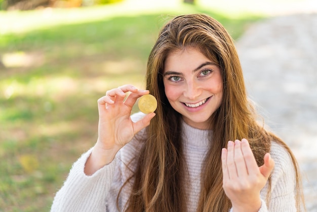 Photo une jeune et jolie femme blanche.