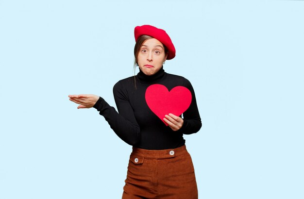 Jeune jolie femme exprimant le concept de l&#39;amour pour la Saint-Valentin