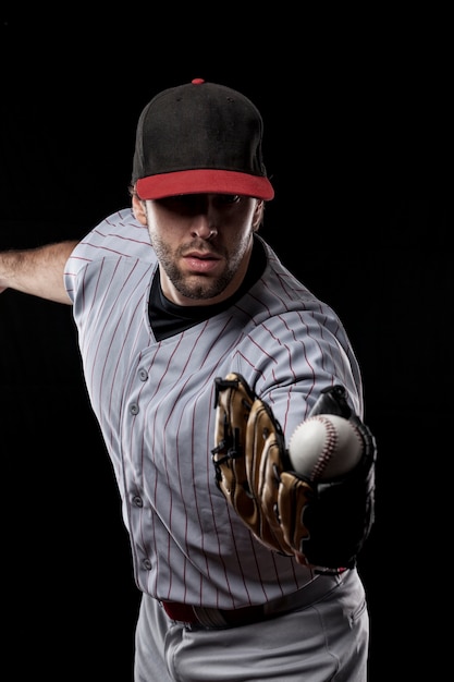 Photo jeune joueur de baseball avec une casquette noire