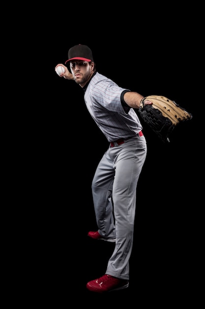 Photo jeune joueur de baseball avec une casquette noire