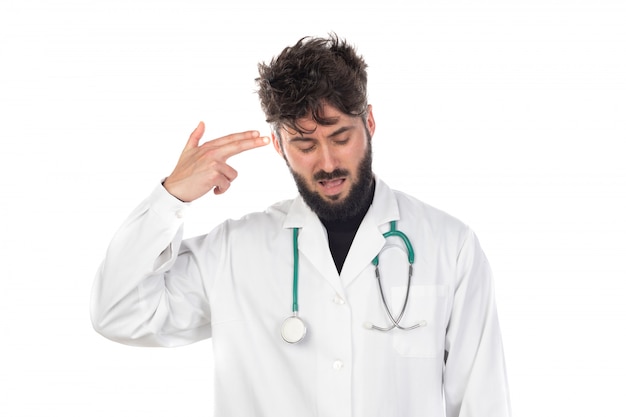 Jeune Médecin Avec Barbe Portant Un Uniforme Blanc