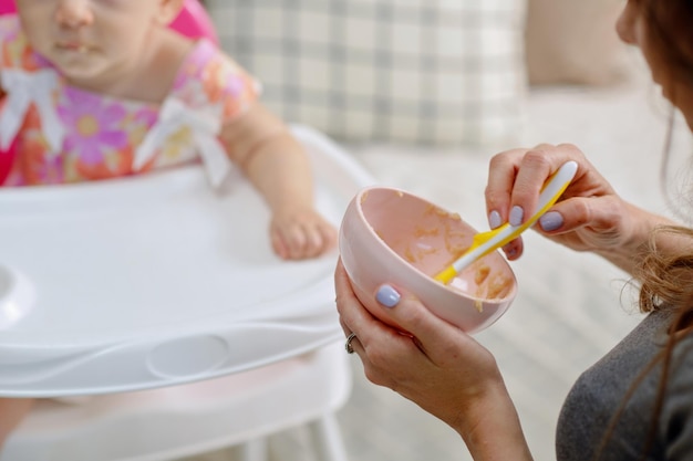 jeune mère, alimentation, girl