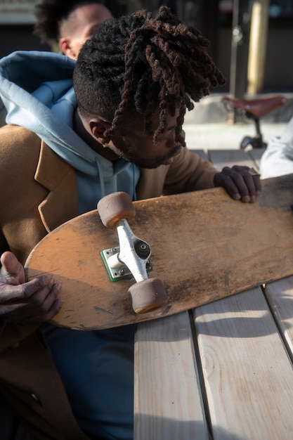 Jeune en mobilité durable