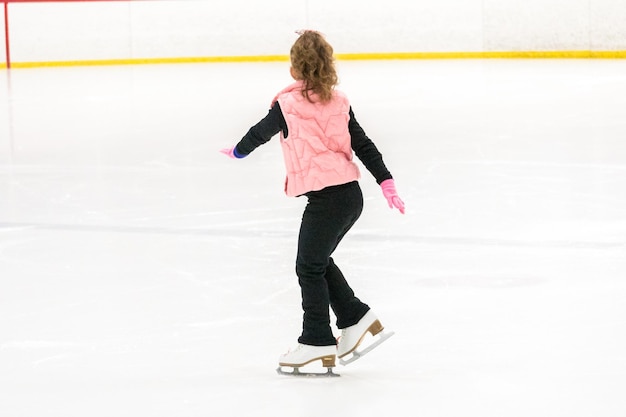 Jeune patineuse artistique