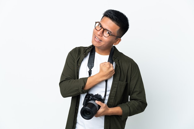 Jeune photographe sur fond isolé