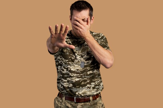 Photo jeune soldat touché par l'effet ptsd