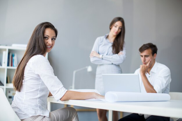 Jeunes au bureau