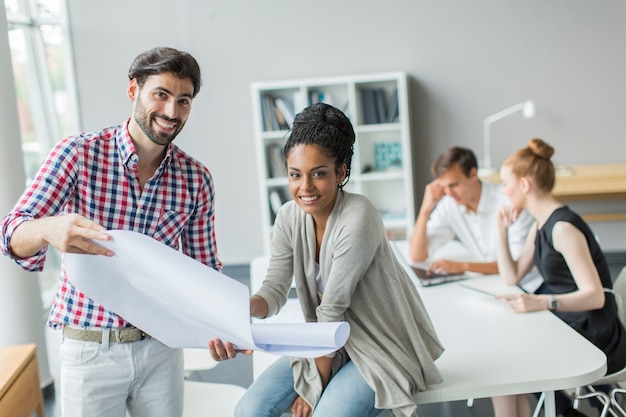 Jeunes au bureau