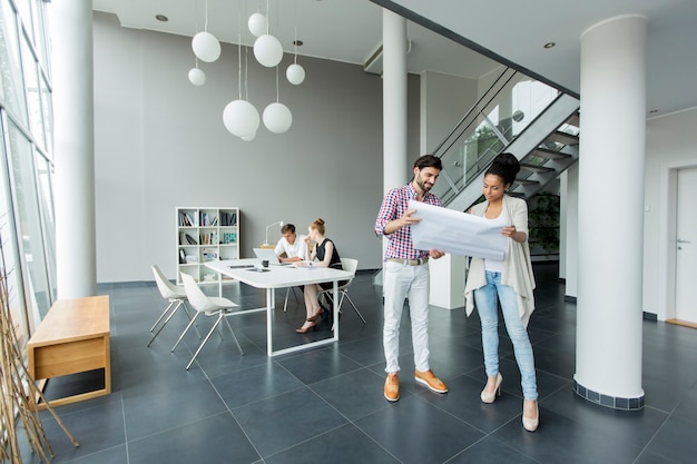 Jeunes au bureau