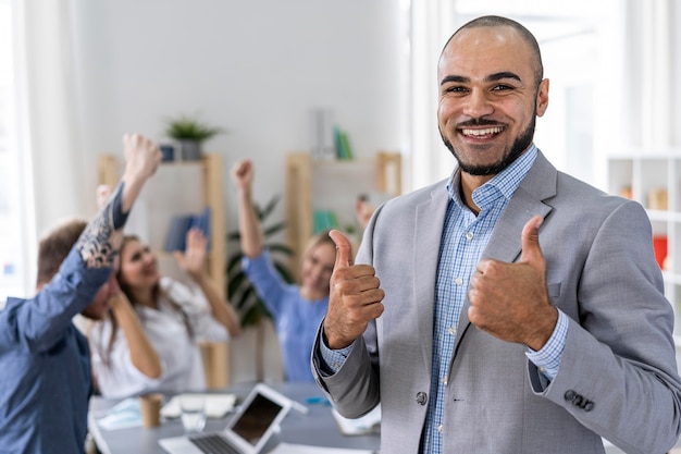 Photo jeunes collaborant à la réunion