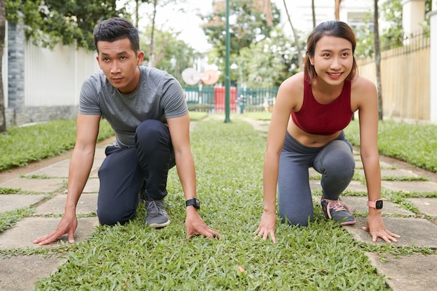 Jeunes prêts à courir