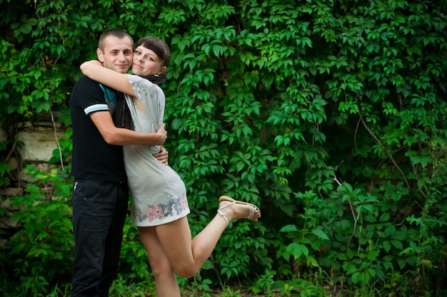 Jeunes tourtereaux dans la nature