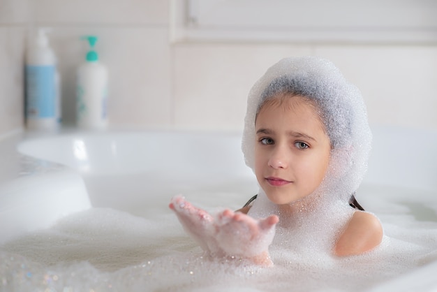 Jeux avec mousse blanche et moelleuse