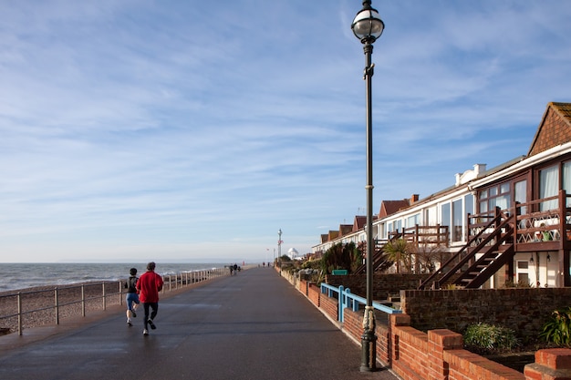 Joggeurs sur la promenade de Bexhill On Sea