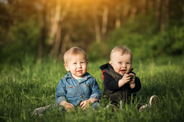 Joie enfants amitié harmonie maternelle