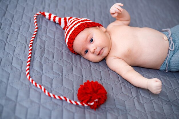 Joli bébé au chapeau adorable