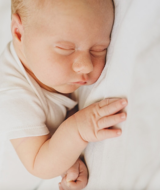 joli bébé qui dort