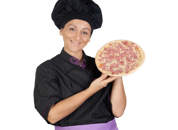 Jolie cuisinière femme avec pizza au jambon