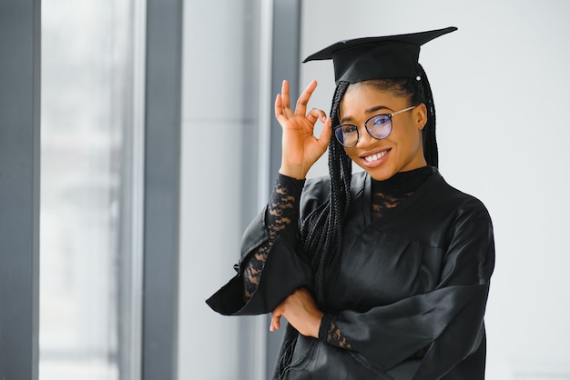 Jolie diplômée d'université africaine à l'obtention du diplôme