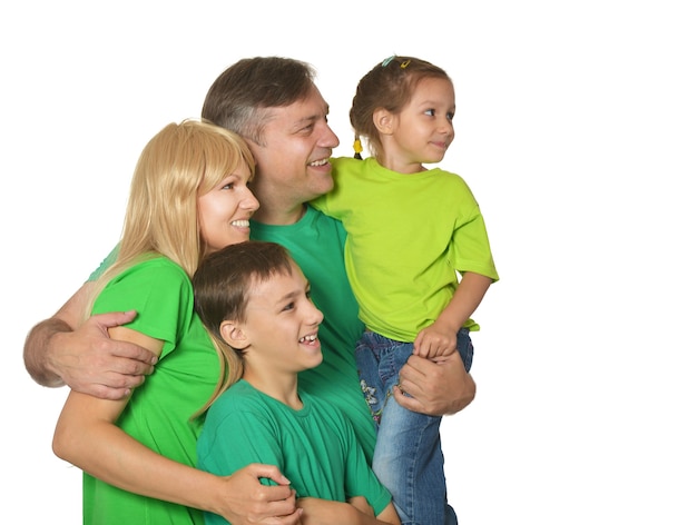 Jolie famille isolée sur fond blanc