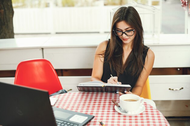 Jolie femme d&#39;affaires