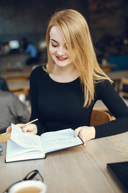 Jolie femme d&#39;affaires