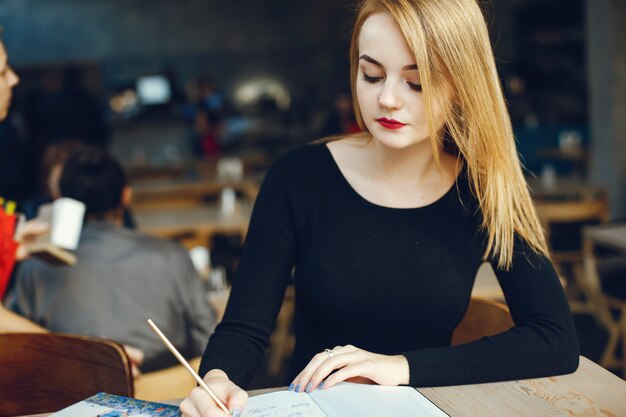 Jolie femme d&#39;affaires