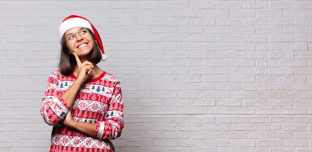 Jolie femme avec bonnet de Noel