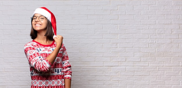 Jolie femme avec bonnet de Noel