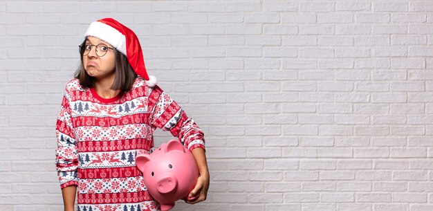 Jolie femme avec bonnet de Noel