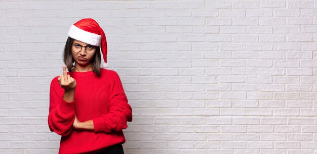 Jolie femme avec bonnet de Noel