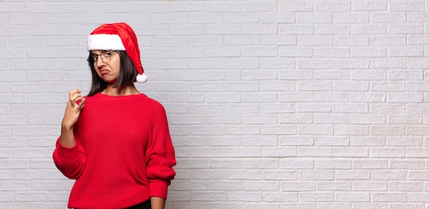 Jolie femme avec bonnet de Noel