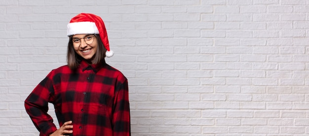 Jolie femme avec bonnet de Noel