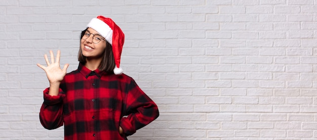 Jolie femme avec bonnet de Noel