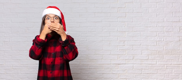 Jolie femme avec bonnet de Noel