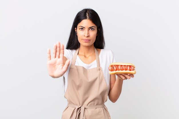 jolie femme chef hispanique