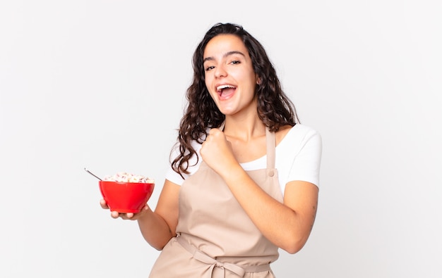 Jolie femme de chef hispanique