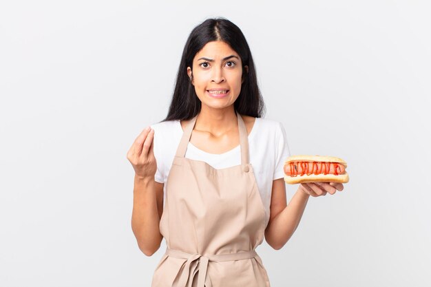 jolie femme chef avec un tablier