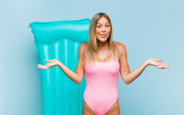 Jolie femme en maillot de bain