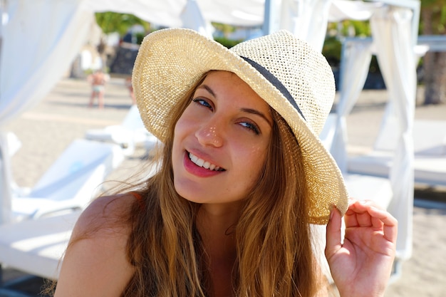 Jolie femme sur la plage