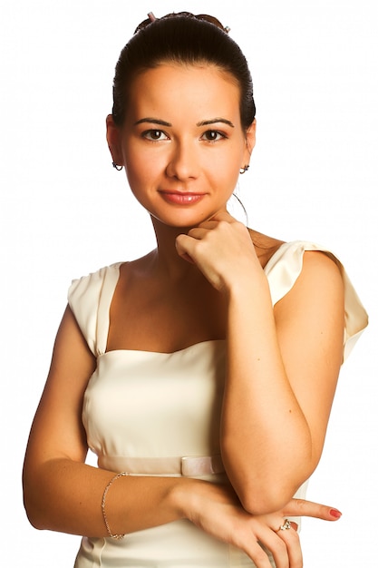 Jolie femme en robe blanche