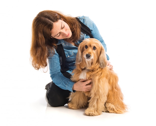 Jolie femme avec son chien