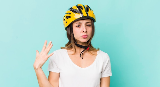 Jolie femme stressée anxieuse fatiguée et frustrée