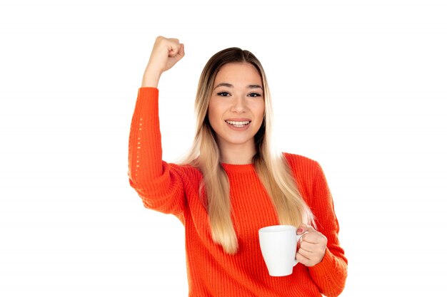 Jolie femme avec un sweat-shirt rouge